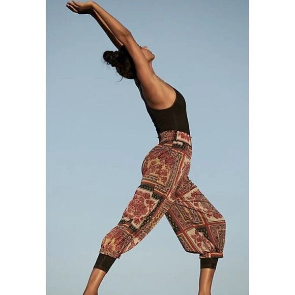 NEW FREE PEOPLE Sz M SASHAY MY WAY PRINTED HAREM JOGGERS - Picture 1 of 2